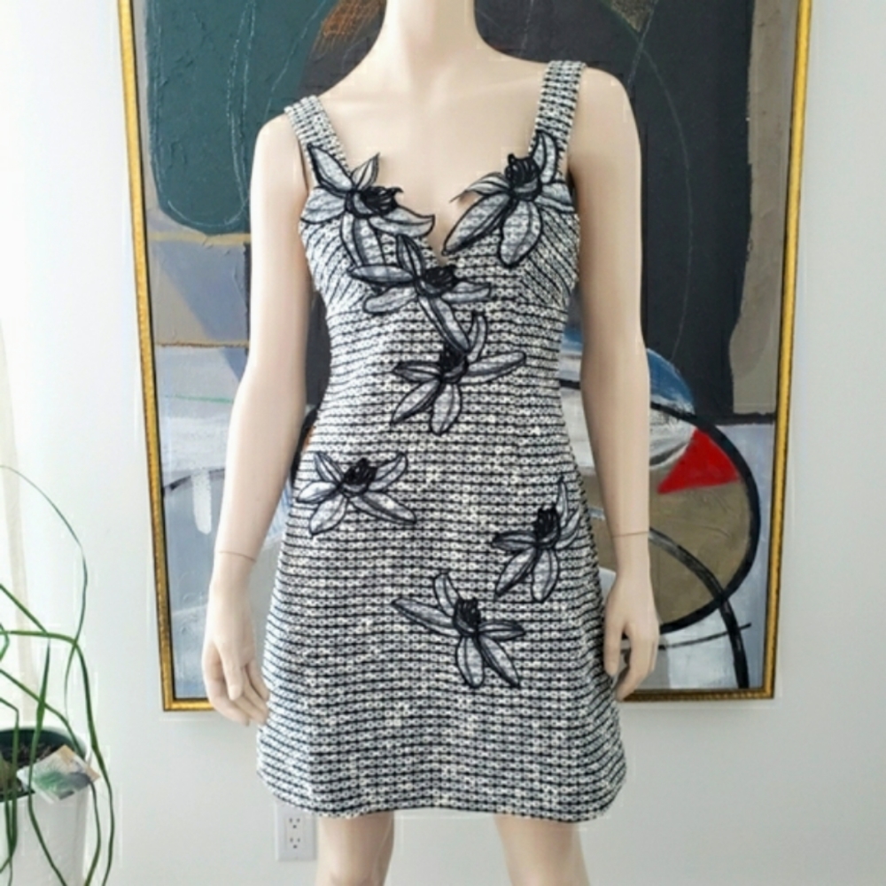 Dabuwawa | Jumper Dress with Appliqué Details